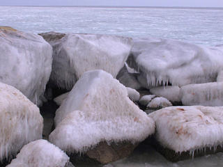 Ice hats on the rocks