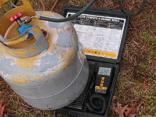 Weighing recovered refrigerant out
